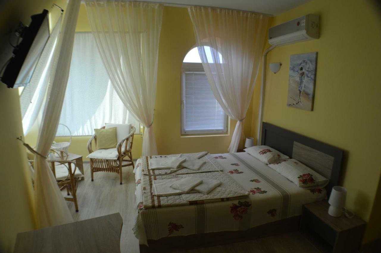 Dimana Hotel Chernomorets Exterior photo