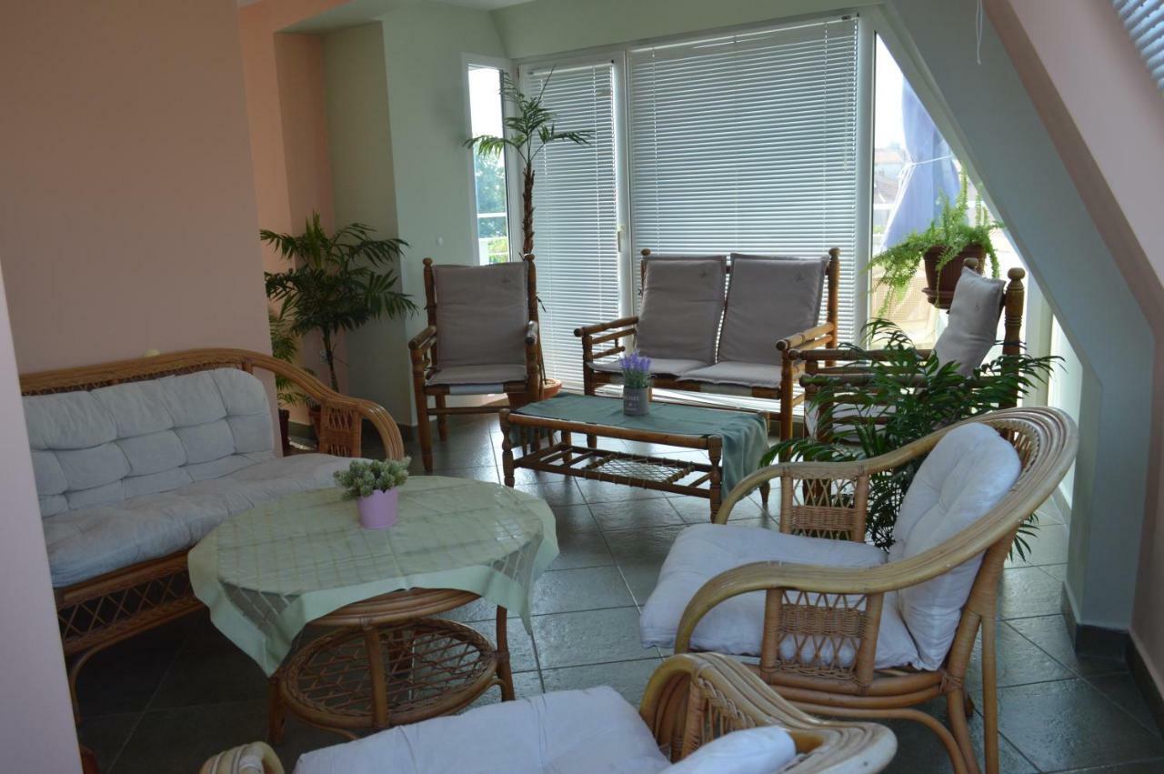 Dimana Hotel Chernomorets Exterior photo
