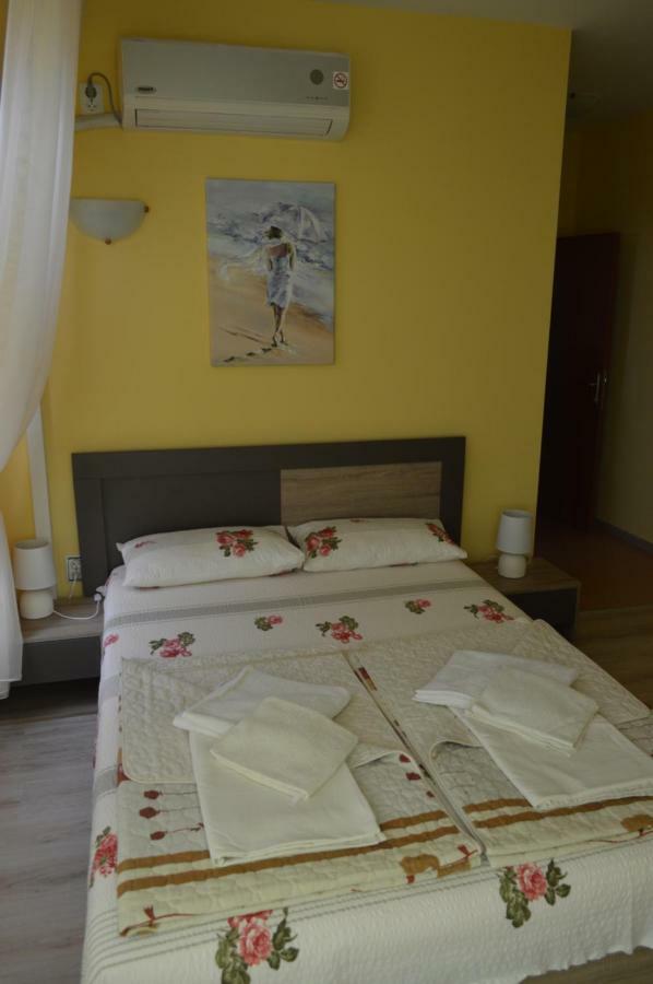 Dimana Hotel Chernomorets Exterior photo